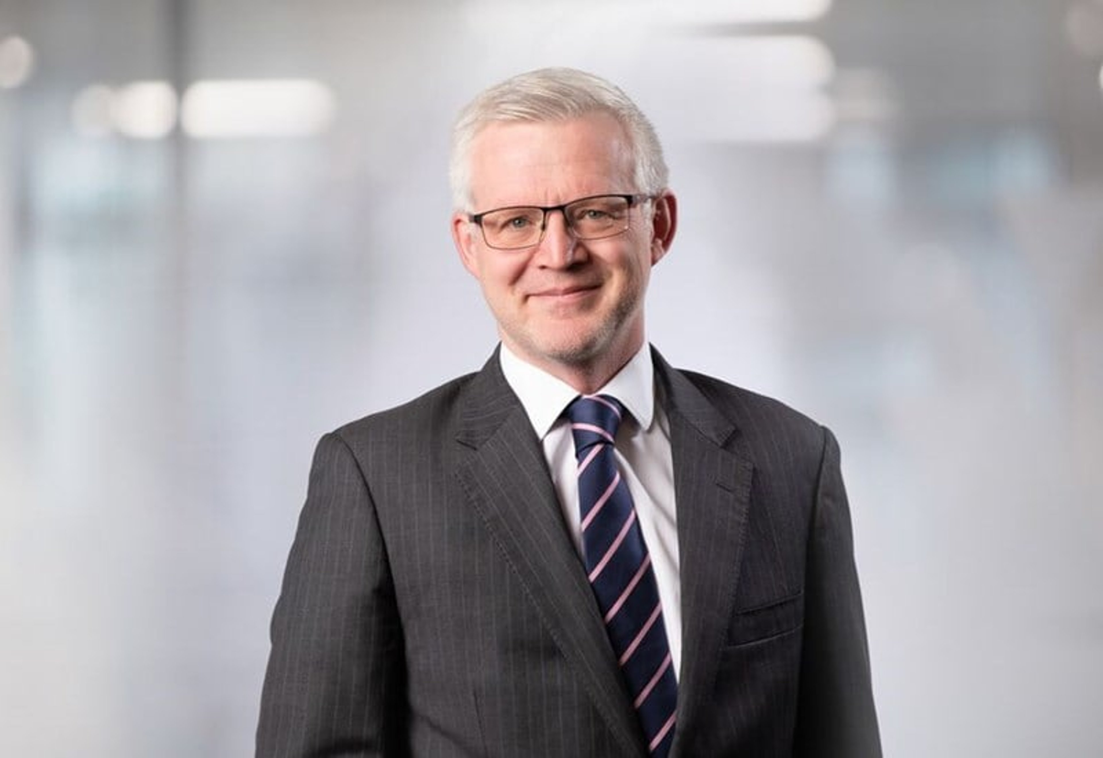 Dan Graves Headshot
